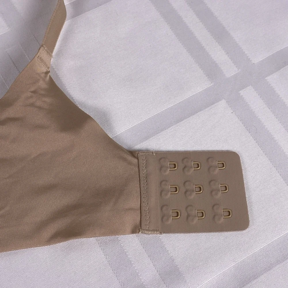 Skims T-Shirt lightly lined wired bra. Size 36D beige - Picture 5 of 5